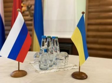 Ucrânia e Rússia voltam à mesa de negociação e sinalizam possível cessar-fogo