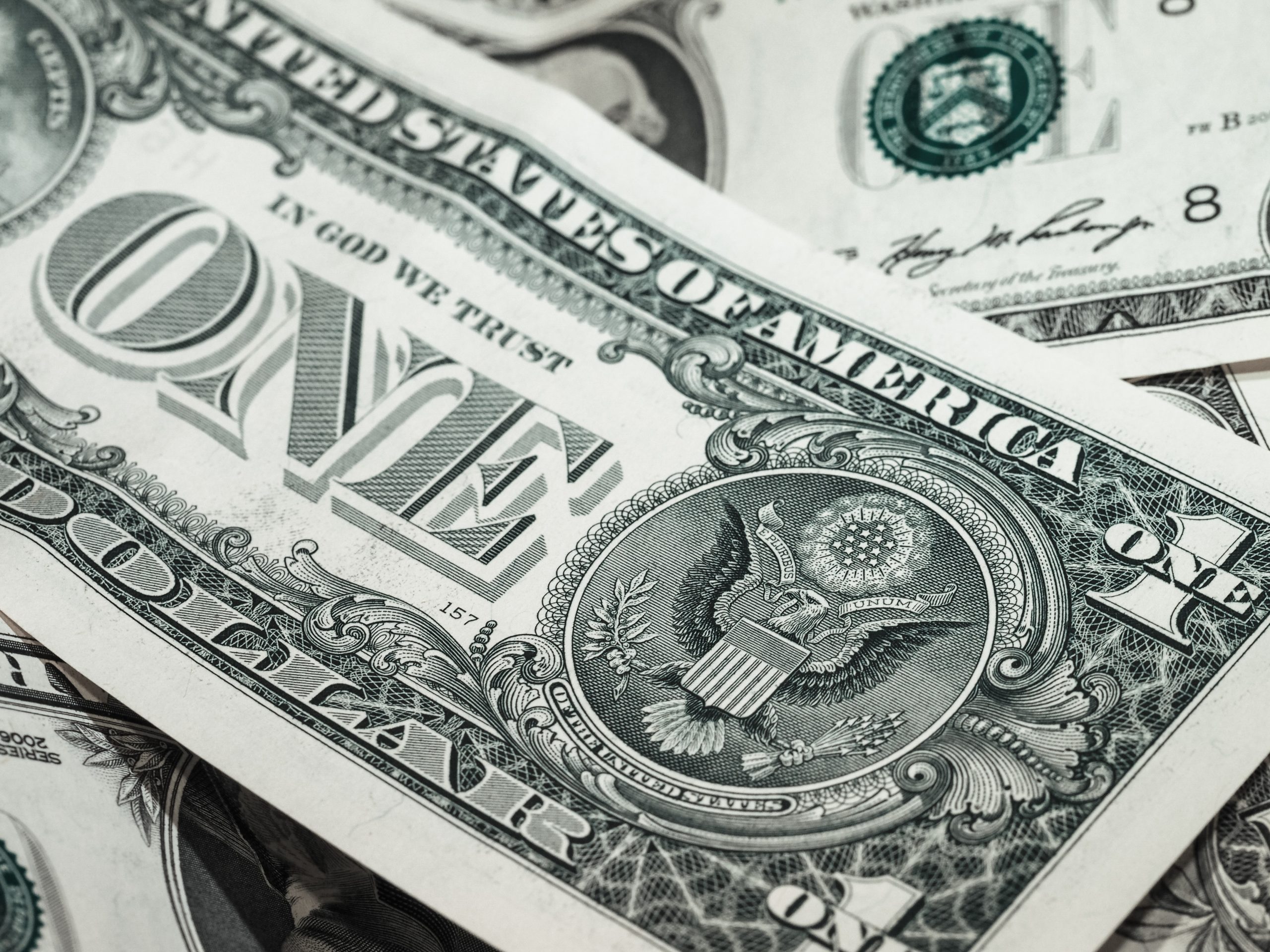 Dólar é cotado a R$ 4,61 em novo dia de forte queda