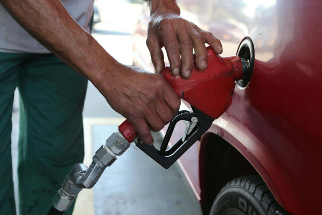 Petrobras anuncia corte de R$ 0,20 no preço do diesel